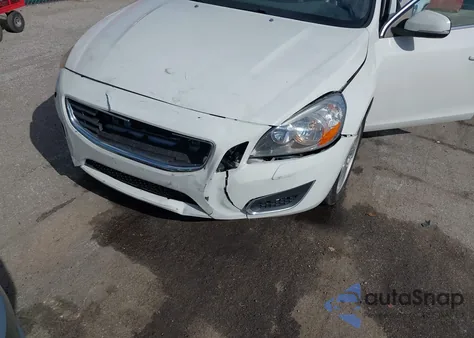 2013 Volvo S60 T5/T5 Platinum/T5 Premier/T5 Premier Plus z USA, uszkodzony, nr VIN YV1612FS7D1231533